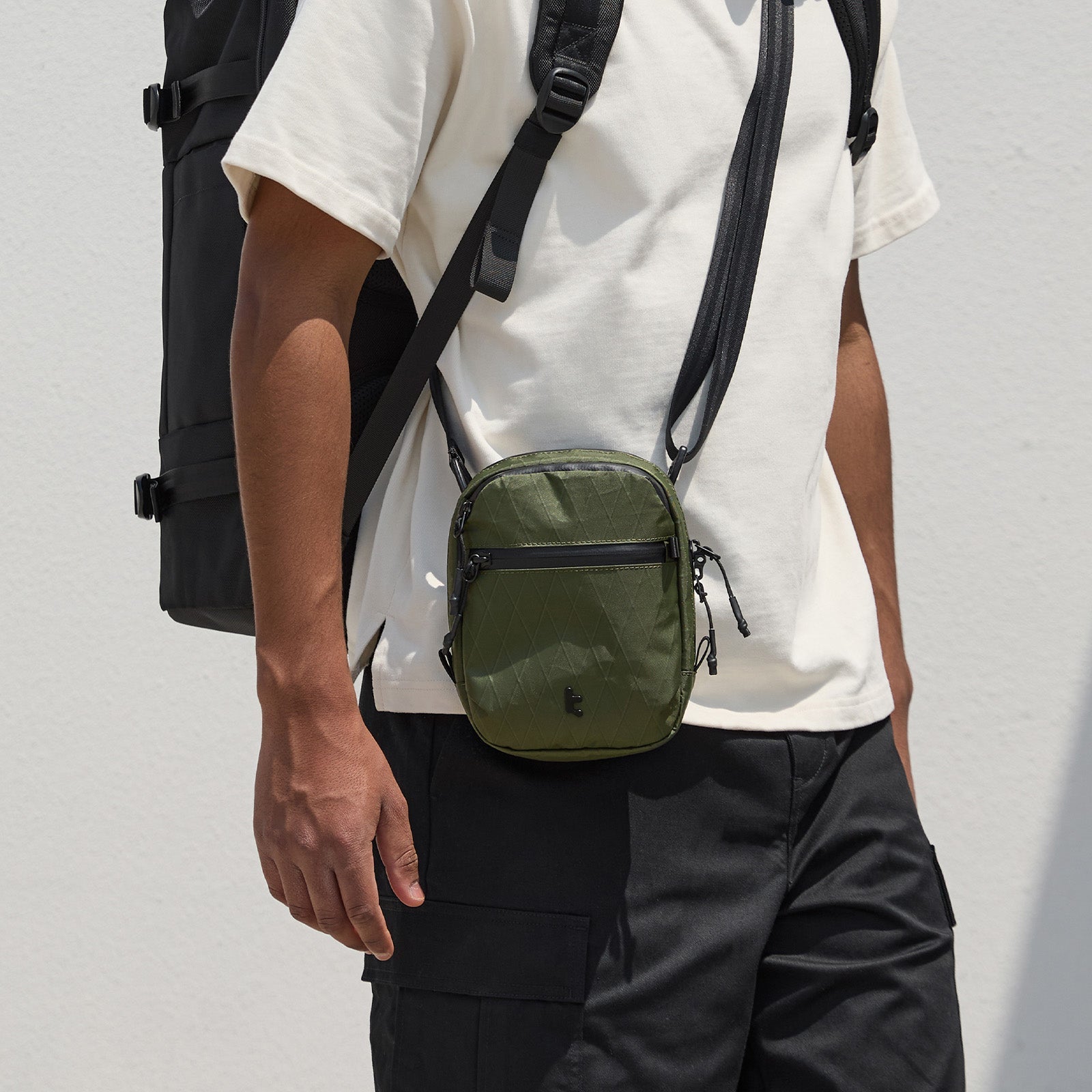 Aviator-T37 Xパック トラベル クロスボディバッグ