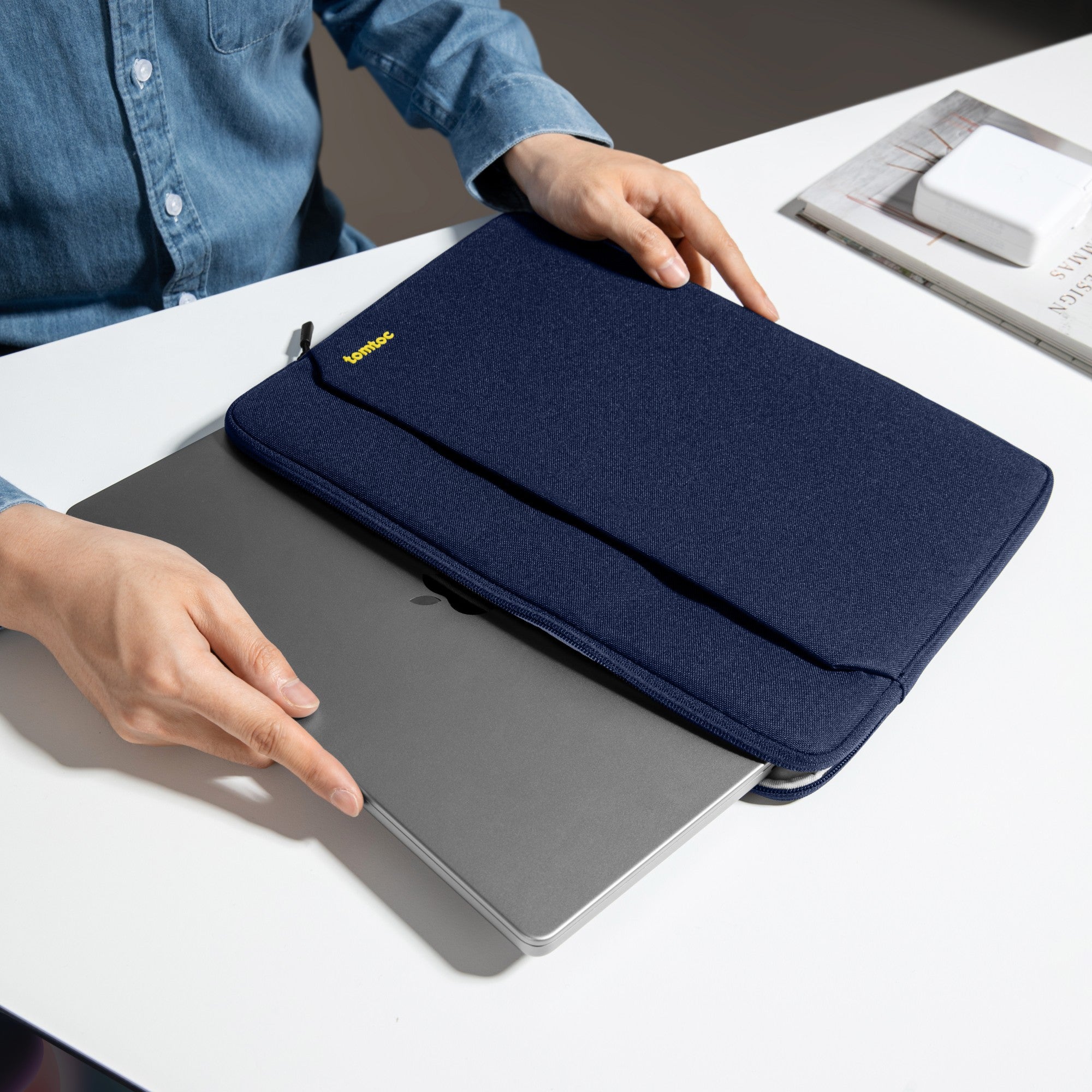 Light-A18 15インチMacBook Air用ノートパソコンスリーブ